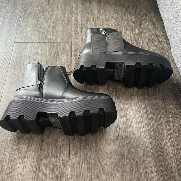 Forever21 - Black Lug Booties - New w/ tags - Picture 7 of 7